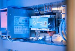 Steuerung und Überwachung Erneuerbarer-Energien-Anlagen mit bluelog Neo