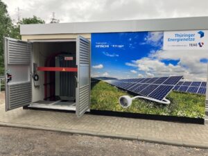 260 % mehr Solarstrom: Neuer Regler soll Verteilnetze entlasten