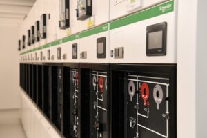 SF6-freie gasisolierte Doppelsammelschienenanlage bei Regensburg Netz in Betrieb